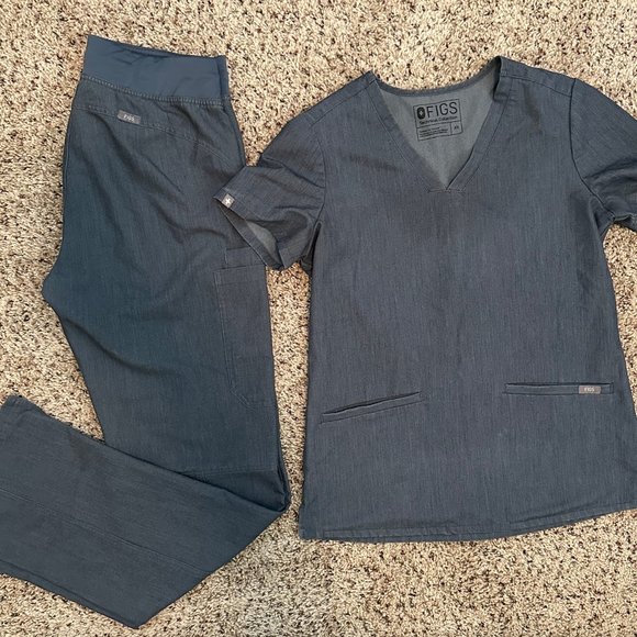 FIGS scrubs - Picture 1 of 3